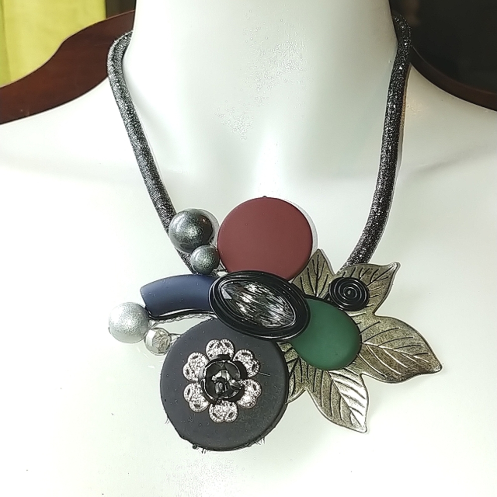 Statement fashion necklace NWT